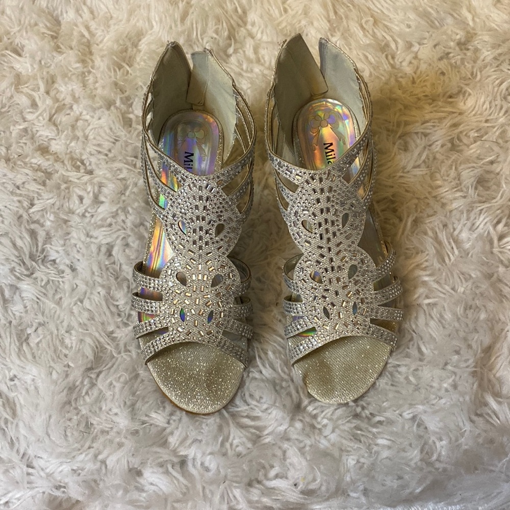 Mila Lady, Silver Heel, Size 8.5
